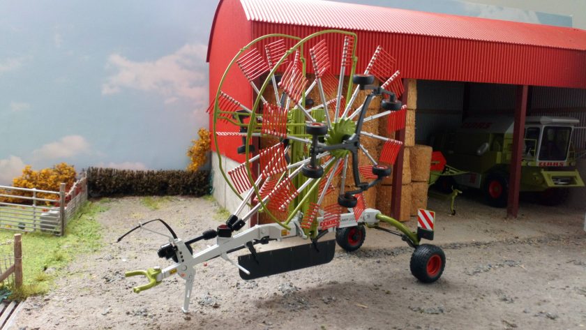 Wiking 1/32 Claas Liner 2600 Rake - Carpet Farmer