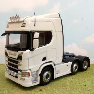 Marge Models 1/32 Volvo FH 16 6x2 Blue - Carpet Farmer