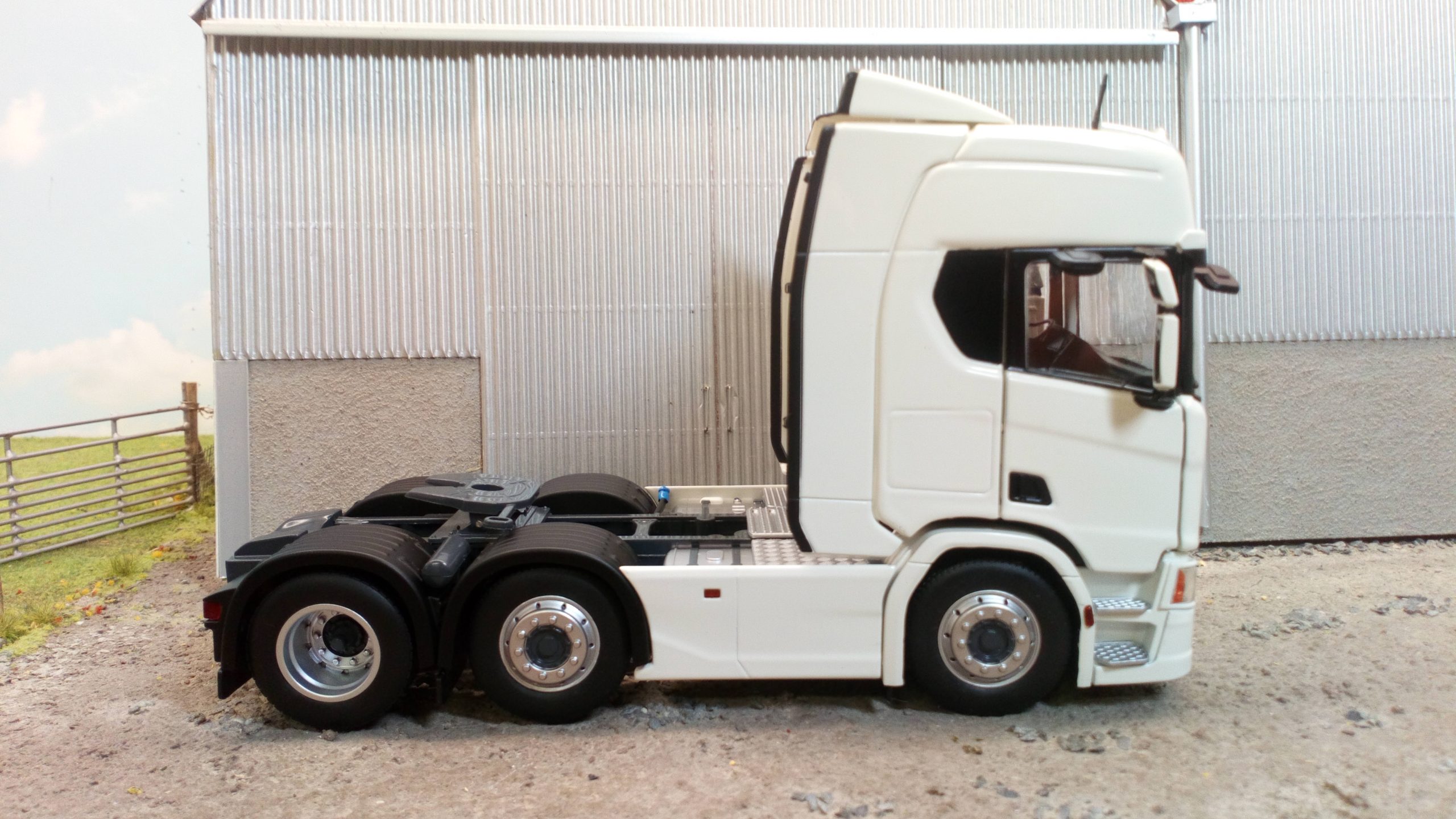 Camion miniature SCANIA R500 6x2 Gris M2015-02 Marge Models 1/32