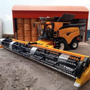 Britains 1/32 Scale New Holland CR9.90 Combine
