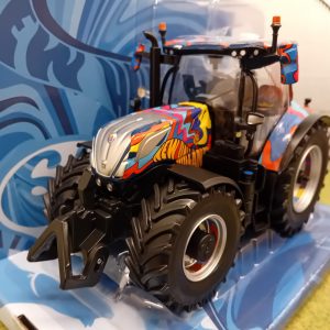 Britains 1/32 Scale New Holland T7.300  60th Anniversary Limited Edition