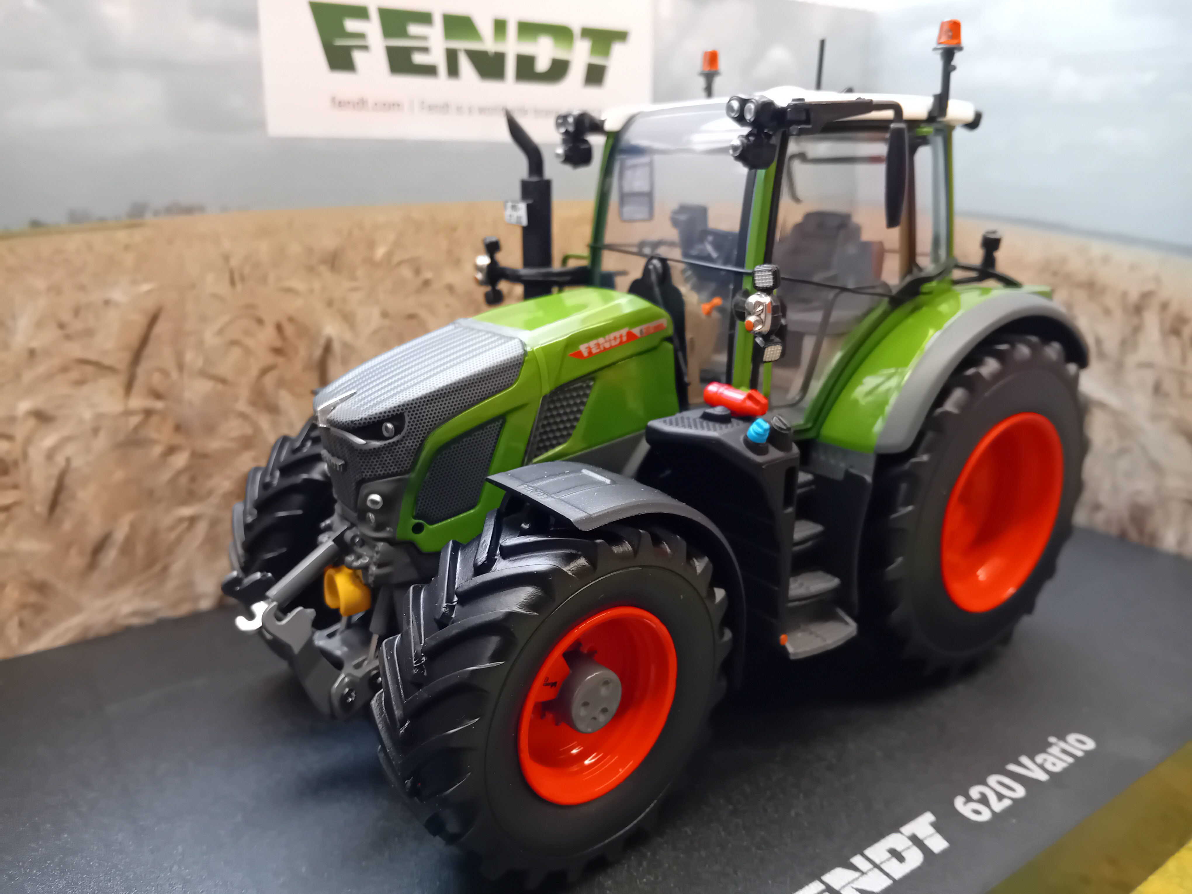 Universal Hobbies 1/32 Fendt 620 Vario