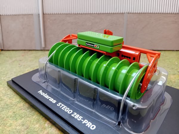Universal Hobbies 1/32  Holaras Silage Packer Stego 285-PRO