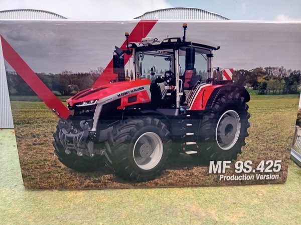 Universal Hobbies 1/32 Massey Ferguson 9S.425 Production Version - Image 5